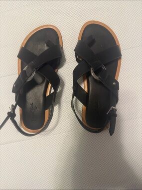 Universal Thread Flat strappy Sandal